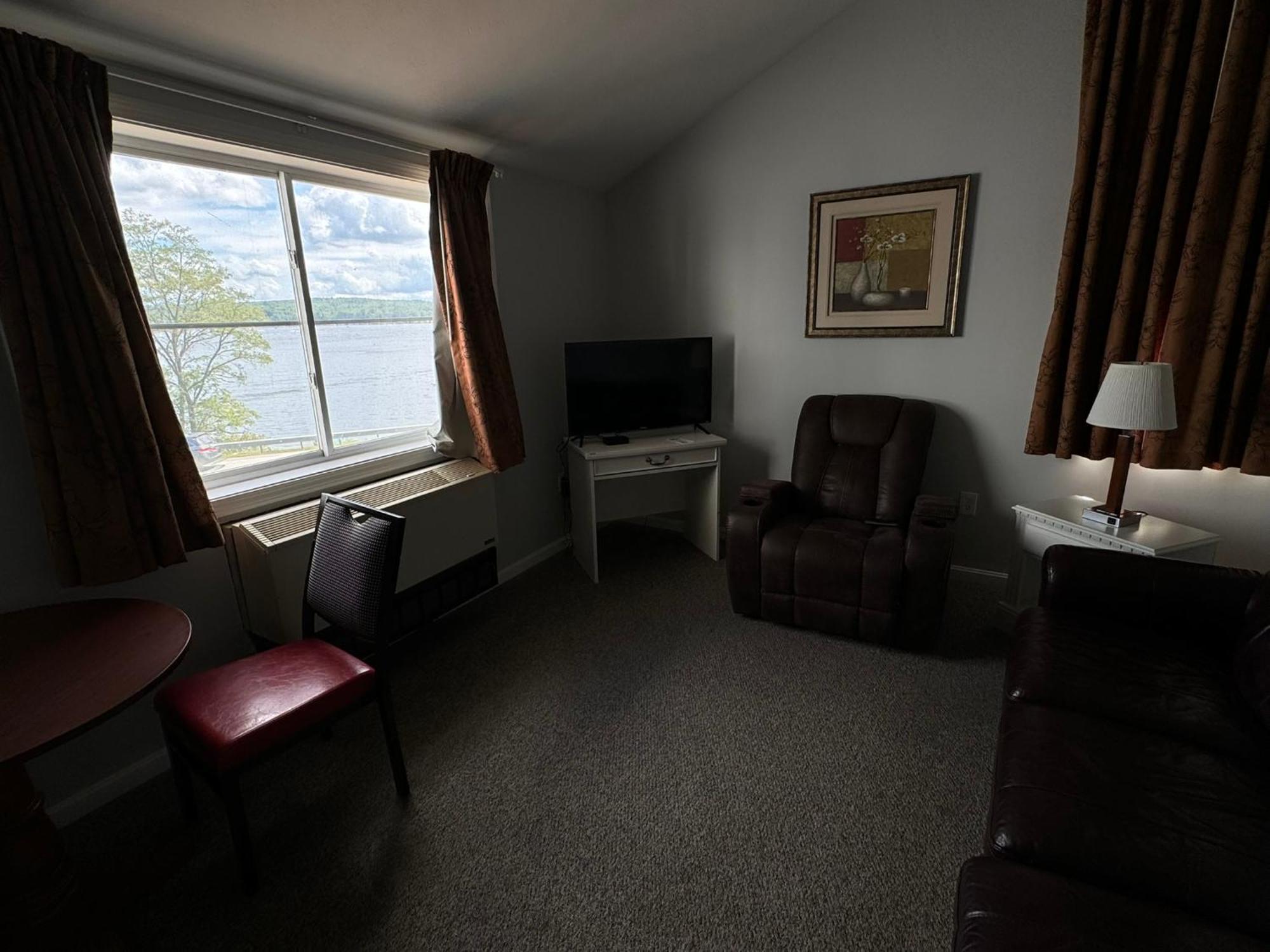 Winnisquam Lake Inn 蒂尔顿 外观 照片