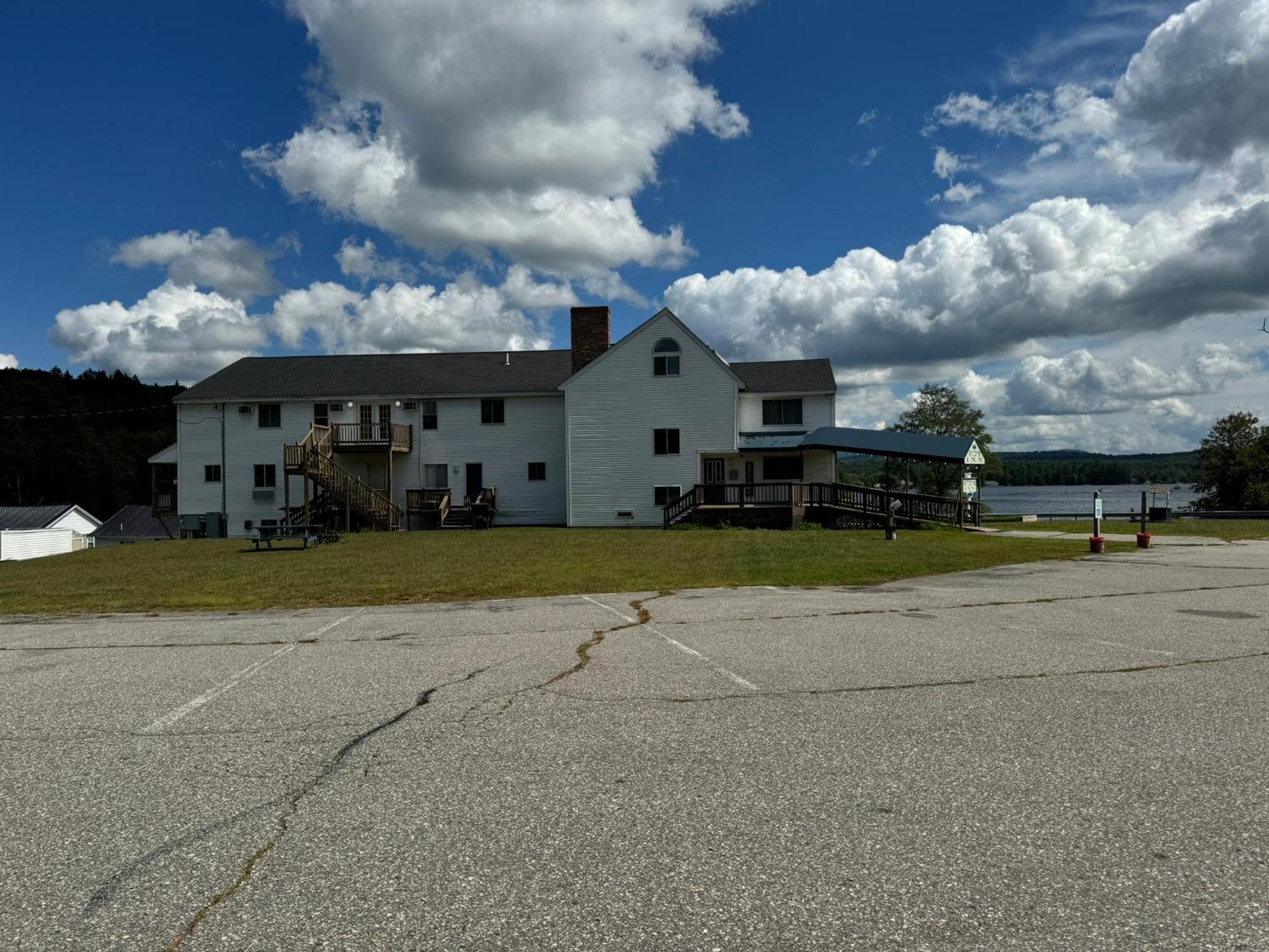 Winnisquam Lake Inn 蒂尔顿 外观 照片