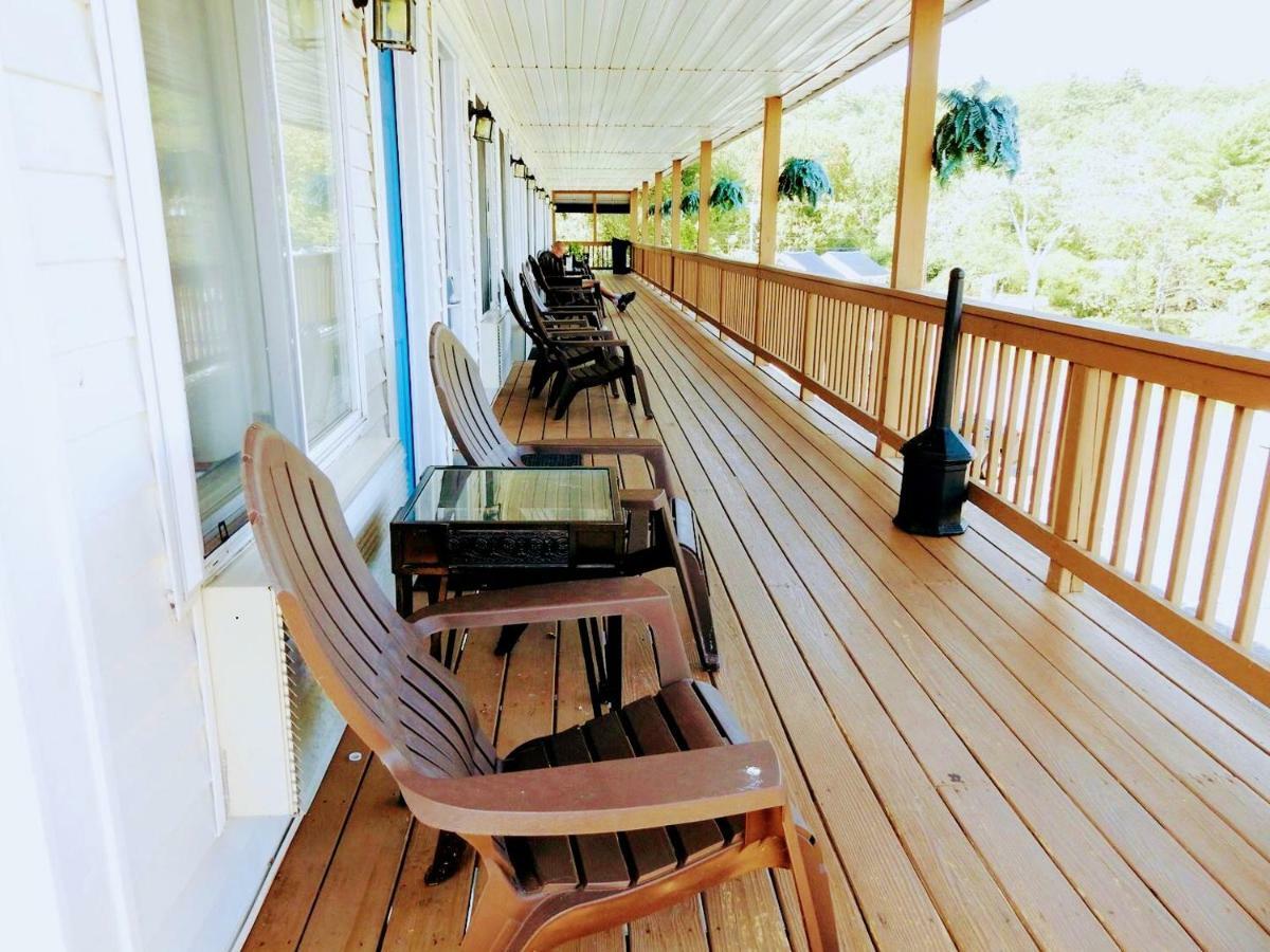 Winnisquam Lake Inn 蒂尔顿 外观 照片
